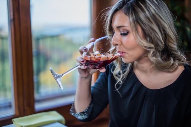 Konzumacija crvenog vina povećava plodnost kod žena